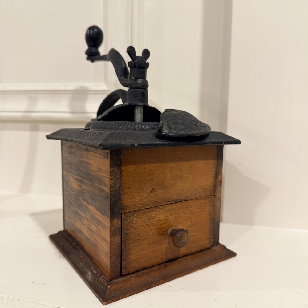 Vintage Wooden Coffee Grinder Hand Crank Cast Iron Mill WORKING coffee grinder - Picture 5 of 9
